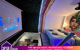 Capsule safari jacuzzi - home cinema - pouffe géant